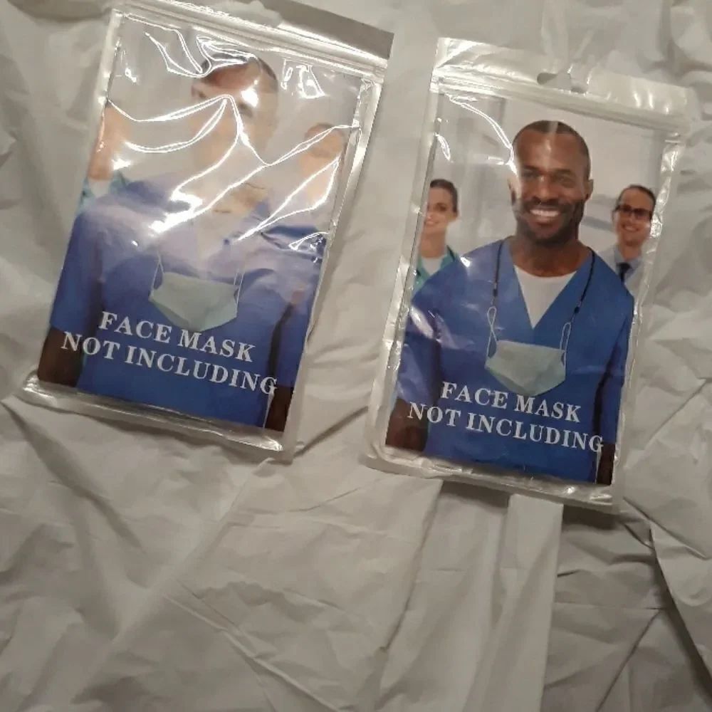 Masks clips, nwt   